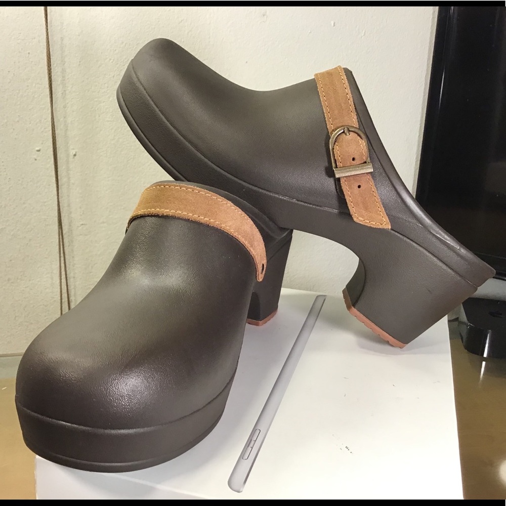 Beautiful Crocs Sarah Suede Clog (Women's)